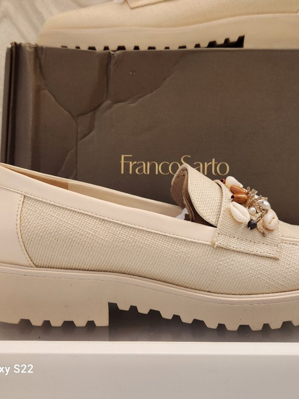 Franco Sarto "Carolynnsh" Beige/Off white Seashell Loafers. NIB.